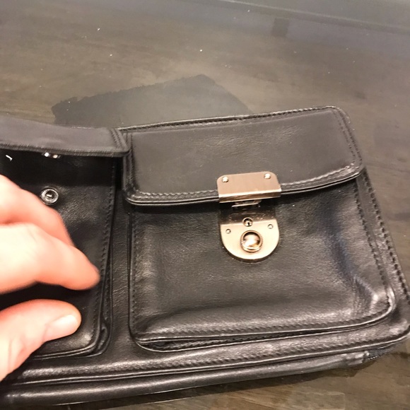 Vintage Harold’s Black Leather Wristlet - Lockable front compartment - Picture 6 of 9